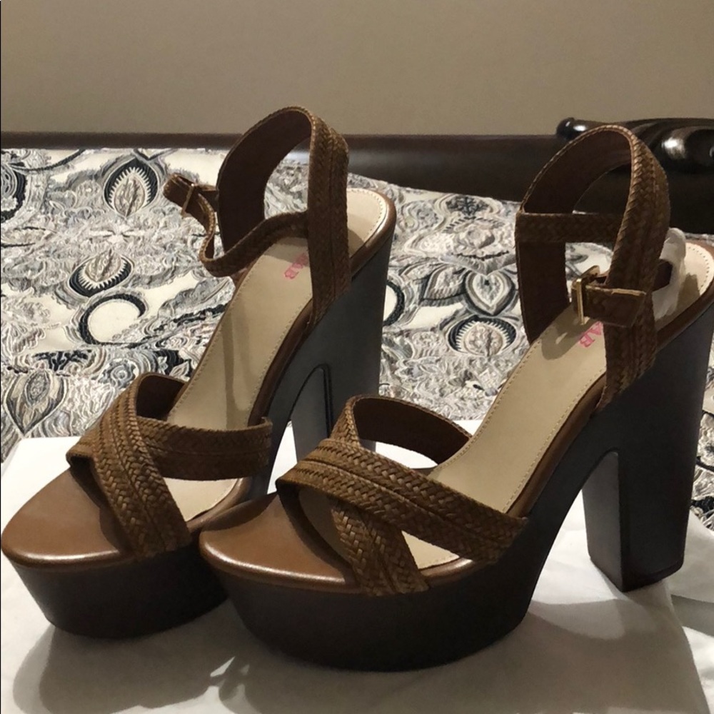 👡Just Fab Wedged Heels👡